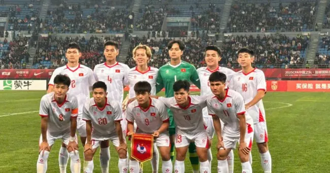 Hinh anh doi bong chuyen nghiep dang thi dau tran dau tai giai China League 1
